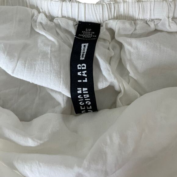 Design Lab Lord Taylor white crochet lace off shoulder crop small NWOT - Picture 4 of 5